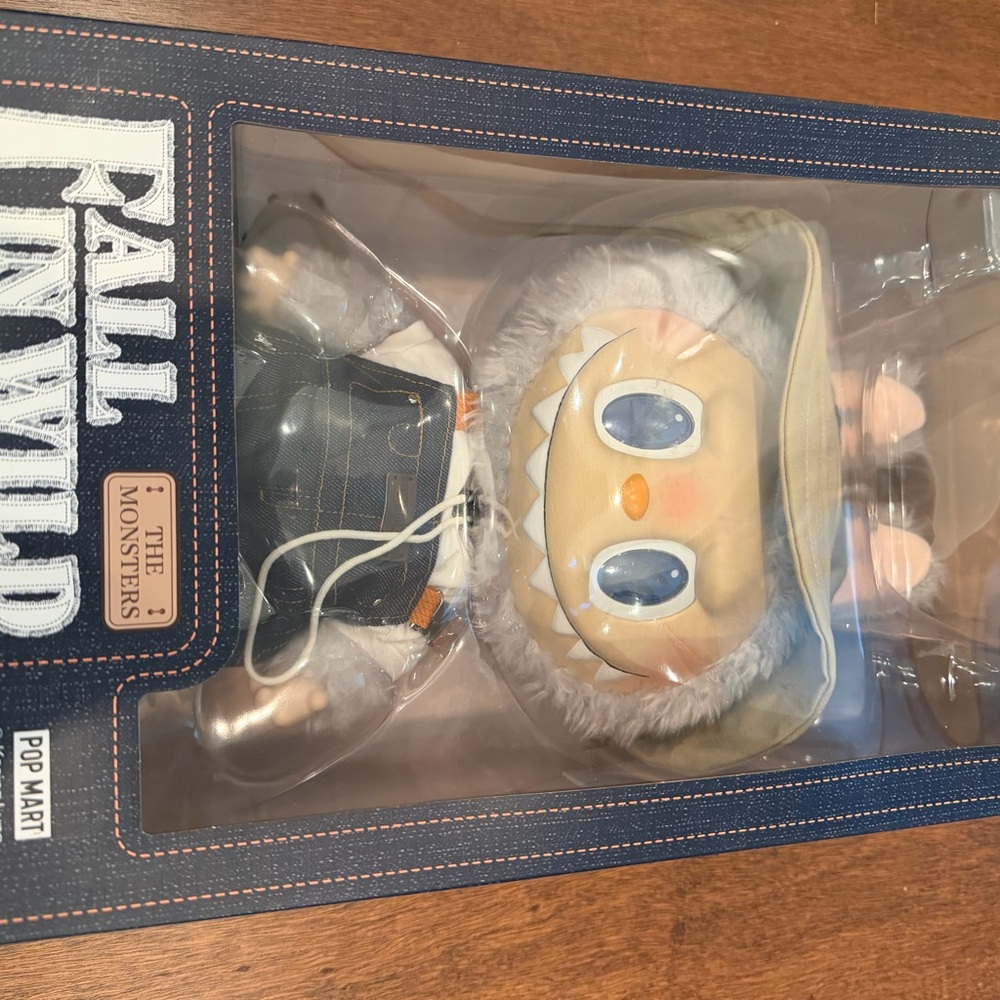 Fall into Wild the monsters large Labubu, brand new in case - Picture 7 of 9